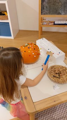 Fall Pumpkin Activities For Preschool, Fall Activity Kindergarten, Fall Outside Activities For Toddlers, Fall Theme Toddler Activities, Fall Provocations Preschool, Autumn Baby Activities, Fall Themed Preschool Activities, October Kids Activities, Autumn Early Years Activities