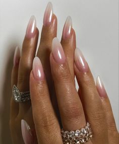 #polygel #nails #rings Photo Shoot Nails, European Summer Nails, European Nails, Daily Fits, Engagement Nails, Formal Nails, Polygel Nails, Pearl Nails, Neutral Nails