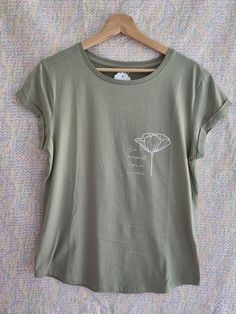 Casual shirt for women with rolled up sleeves and a round cut at the bottom. Color light green or of your choice. 100% organic cotton Climate neutral, fairwear and sustainable Washable at 30oC Iron from the left No dry/air drying preferred Rolled Up Sleeves, Dry Air, Shirt For Women, Casual Shirt, Color Light, Light Green, Round Cut, Light Colors, Womens Clothing Tops