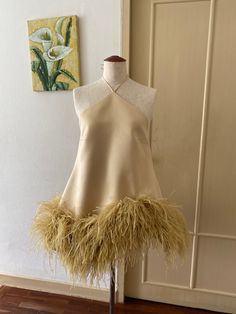 Made to order  -Please check my sizes chart before ordering -if it doesn't  fit  with my size chart please measure your bust waist hips and height for me -Zipper closure on back -Dress decorated with the real ostrich feathers  -Color: more than 18 colors white color 👇 https://sginstar.etsy.com/listing/1547194736 Luxury Mini Dress For Costume Party Season, Feather Top Trim Dress, Luxury Tulle Dress For Costume Party, Luxury Tulle Mini Dress For Parties, Luxury Tulle Mini Dress For Evening, Luxury Summer Mini Dress With Feather Trim, Luxury Voluminous Mini Dress For Party, Luxury Mini Tulle Dress, Luxury Glamorous Mini Dress For Wedding