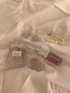 Спонж Beauty Blender, Pinterest Coquette, Miss Dior Blooming Bouquet, Dior Aesthetic, Dior Girl, Dior Lip Glow, Soft Girl Aesthetic, Lip Glow, Miss Dior