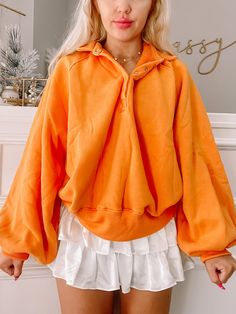 Preppy New York Outfits, Orange Clothes, Preppy Shirts, Sassy Shortcake, Fall Streetwear, Sunset Orange, Casual Preppy Outfits, Cute Preppy Outfits, Loose Pullover