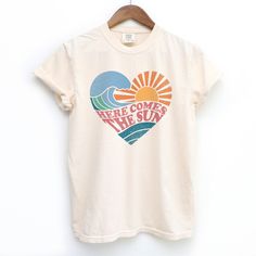 Introducing the Here Comes the Sun T-shirt from Comfort Colors, a retro-style unisex shirt perfect for your next Hawaiian vacation. With its vibrant design and comfortable fit, this shirt is sure to bring some sunshine to your wardrobe. A great gift idea for anyone who loves boho summer style. Retro Summer T-shirt With Screen Print, Retro Text Print T-shirt For Beach, Retro Rainbow T-shirt For Summer, Retro Cotton T-shirt For The Beach, Retro Beach T-shirt With Text Print, Boho Fashion Summer, Hawaiian Vacation, Boho Summer, Comfort Colors Tee