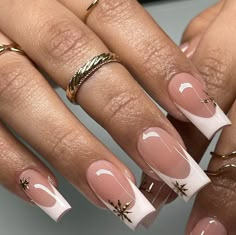 December French Nails, French Tip Nail Designs Winter, Simple Coffin Christmas Nails, White French Tips Christmas, Square Nails New Years, Holiday French Nails Christmas, Xmas French Nails, Christmas French Tips Square, Subtle Christmas Nails Square