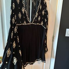 Free People Black And White Tunic Never Worn Deep V Neck Black Bohemian Blouse For Festive Occasions, Chic Black Blouse For Festive Occasion, Black Summer Festive Blouse, Black Festive Blouse For Summer, Festive Black Blouse For Summer, Black Flowy Blouse For Party, Chic Black Blouse For Festival, Black Bohemian Blouse For Party, Elegant Black Blouse For Vacation