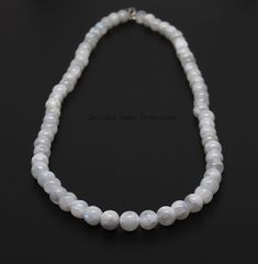 Product Details : ITEM : MOONSTONE BEADED NECKLACE Item Code : DGC1981 Gemstone Name : RAINBOW MOONSTONE Chain Style : BEADED Beads Shape : SMOOTH ROUND Beads Size : 7-7.5 mm Approx Length : 18 INCH WITH LOBSTER CLASP Weight : 175 Cts. Approx Customization : **Available** Please Feel Free To Contact If You Have Any Query. Moonstone Round Beads Jewelry For Healing, Moonstone Round Beads Jewelry, White Moon-shaped Necklace With Natural Stones, White Round Pearl Necklace With Natural Stones, White Pearl Necklace With Natural Stones, Moonstone Jewelry With Natural Round Beads, Moonstone Jewelry With Round Natural Stones, White Faceted Round Beads Necklace, White Faceted Bead Round Necklaces