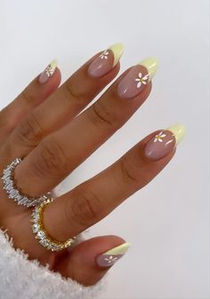 Nessa Nails, Almond Nails Designs Summer, Cosmo Girl, Yellow Nails Design, Summery Nails, Almond Acrylic Nails, Long Acrylic