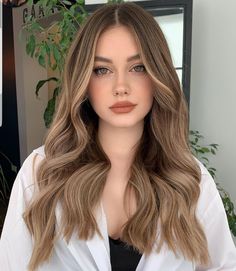 Money Piece Balayage Brunette Curly Hair, Hair Color For Cool Undertones Skin, Hair Ideas For Mid Length Hair, Level 7 Hair Color With Highlights, Hair On Pale Skin, Change Hair, Light Hair Color, Blonde Hair Inspiration