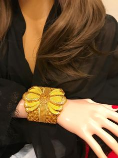 Statement Jewelry for Her, Gold Chunky Wrist Cuff Bracelet, Gold Cuff Bracelet, Indian Bridal Jewelry for Wedding, Unique Handmade Bracelet This stunning cuff style gold bracelet  is designed to add instant glamour to any outfit. With its trendy design and exquisite craftmanship, This bracelet is an absolute must-have. Modern design that is perfect for any occasion. This bracelet a touch of elegance to any outfit.  Openable bracelets for easy use. Adjustable  Handmade Bangles Suitable for all oc Cuff Bracelets Gold, Bracelet Indian, Jewelry For Wedding, Cuff Bracelet Gold, Indian Bridal Jewelry, Unique Bangle, Gold Cuff Bracelet, Wedding Unique, Gold Armband