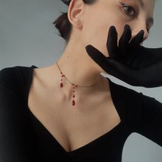 Vampire Choker, Cincin Diy, Vampire Bite, Vampire Necklace, Vampire Jewelry, Vampire Bites, Wire Jewelry Designs, Bead Jewellery, Jewelry Inspo