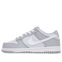 Classic Street Style, Jordans Retro, Preppy Shoes, Pretty Shoes Sneakers, All Nike Shoes, Hype Shoes, Shoe Inspo, Swag Shoes, Grey Nikes