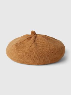 a brown hat with a knot on it