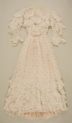 Dress Date: ca. 1903 Culture: American Medium: silk. Front Edwardian Era Dress, 1900's Fashion, Dress Paris, American Dress, Century Dress, 20th Century Fashion, Royal Dresses, That Dress, Costume Institute