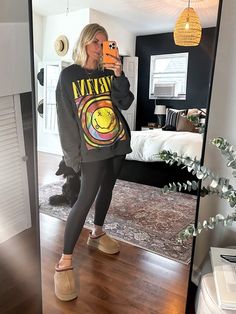 Outfits With Nirvana Sweatshirt, Cute Outfits To Wear With Ugg Slippers, Tazz Slipper Outfit Leggings, Fits With Ugg Slippers, Ugh Tasman Outfit Leggings, Tasman Uggs Outfits Summer, Ugg Tasman Slippers Outfit Summer, Ugg Tasman Platform Outfit