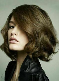 Shoulder Length Piecey Hair, French Haircut, Hairstyle Reference, Brunette Bob, Medium Haircuts, 2023 Outfits, Chocolate Brown Hair Color, Wavy Hairstyles Medium, Future Girlfriend