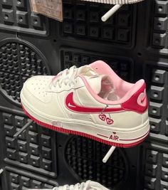 Pink Designer Shoes, Trendy Shoes Sneakers, Dr Shoes, Pretty Shoes Sneakers, Cute Nike Shoes, Cute Sneakers, Fresh Shoes, Hype Shoes, Cute Nikes