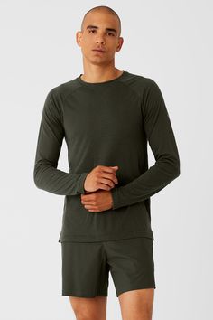 The Triumph Long Sleeve Tee is cut from our softest triblend jersey, with a relaxed slim fit and makes for the perfect throw-on-and-go-piece. Designed to work from studio to street Slim fit Green Sneakers, Back Women, Alo Yoga, Long Sleeve Tee, Long Tops, Long Sleeve T Shirt, To Work, Espresso, Mens T