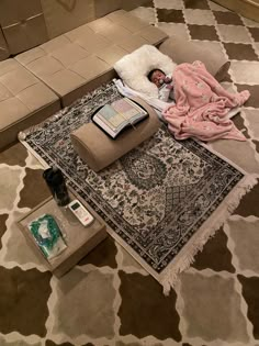 a person laying on top of a rug in a living room