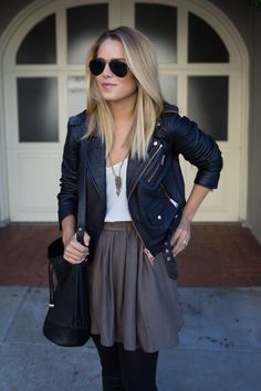 Perfect outfit for fall weather!! I will be duplicating it asap!! Mummy Fashion, Vampire Aesthetic, Leather Jacket Outfits, Gal Meets Glam, Black Leather Jacket, Looks Vintage