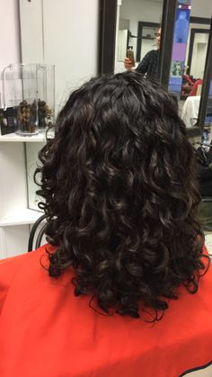 Short Curly Hair Long Layers, Curly Round Layers, Curly Rounded Layers, Rounded Layers Curly Hair, Curly Shag Haircut 3b, Wolf Cut Curly Hair 3a 3b, Layered Curly Haircuts, Dry Curly Hair, Cabello Hair