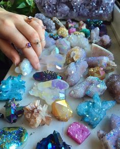 Carcase Iphone, Crystal Rocks, Crystal Vibes, Inspiration Tattoos, Pretty Rocks, Beautiful Crystals, Cool Rocks, Rocks Crystals