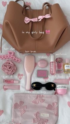 Clean Girl Products, It Girl Items, Girl Skincare, Girly Christmas Gifts, Everyday Bag Essentials, Skincare Steps, School Bag Essentials, Travel Bag Essentials, Inside My Bag