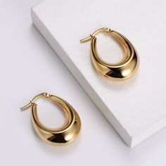 Jewelry Photography Tutorial, Jewelry Product Shots, Hollow Earrings, Jewelry Photography Styling, Fancy Jewellery Designs, Chunky Hoop Earrings, Oval Earrings