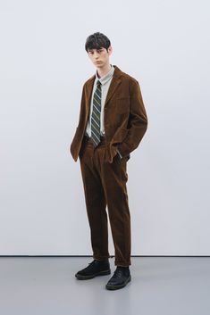 디미트리블랙(DIMITRI BLACK) 2021 Fall LOOKBOOK | GVG 스토어. 전 세계직배송. Business Casual Male, Tweed Outfits, Black Ivy, Classy Suits, Fall Lookbook, Professional Portrait, Brown Suits, Clothing Photography