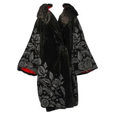 For Sale on 1stDibs - Black silk velvet coat with beads and rhinestone embroidered 1920. Pink silk velvet lining Elegant Velvet Outerwear For Costume, Traditional Embellished Evening Outerwear, Embroidered Winter Evening Outerwear, Embroidered Silk Evening Outerwear, Traditional Evening Outerwear For Winter, Winter Pallet, Vintage Fashion 1930s, Roaring 20, 1920's Fashion