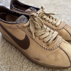 Step up your sneaker game with these vintage Nike Le Village leather sneakers. Featuring the iconic Nike Swoosh and a retro 70s/80s theme, these athletic shoes are a must-have for any fashion-forward woman. With a low top shoe shaft style and a comfortable B width, these sneakers are perfect for both walking and running. Made in the United States with high-quality leather, these Nike Retro sneakers are not only stylish but also durable. The brown color adds a touch of elegance to any outfit, making them versatile for any occasion. Don't miss out on the opportunity to own these timeless kicks! Shoes are still flexible and wearable in my opinion. Arch supports are spongy. They do have a "vintage" smell to them IG: Lightfootlocker 70s Fashion Shoes, Nike Retro Sneakers, Vintage Nike Shoes, 80s Shoes, 80s Theme, Nike Retro, Kicks Shoes, Summer 2025, Shoes Brown