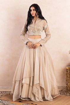 Beige Lehenga, Lengha Blouse Designs, Mandarin Collar Jacket, Side Face, Function Dresses, Organza Embroidery