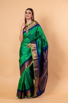 Emarald Green Gadwal Silk Saree - Anvi Couture Second Day Of Navratri, Marriage Saree, Green Sarees, Art Color Palette, Baluchari Saree, White Embroidered Blouse, Silver Blouse, Net Blouses