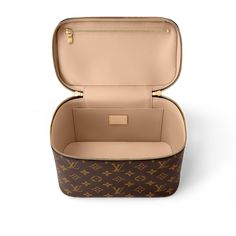 LOUIS VUITTON® - Nice Bb - Brown Louis Vuitton Makeup Bag, Louis Vuitton Taschen, Sac Louis Vuitton, Louis Vuitton Official Website, Vanity Bag, What In My Bag, Louis Vuitton Fashion, Beauty Case, Vanity Case