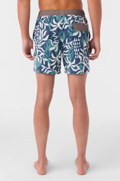 Ready for sunshine and long days at the beach or by the pool. Our trunks feature an elastic waist that's fully adjustable so you can get the perfect fit every time. Side pockets offer extra storage while the shorter outseam creates a vintage-inspired look. The boxer brief liner adds extra comfort. O'Neill Men's swim trunk 16" Outseam- At the thigh fit Retro stretch O'Neill Hyperdry DWR Elastic waist with tunnel drawcord Hand pockets, back pocket Anti-rash hyperthread 74% Recycled Polyester 18% C Suits Series, Wetsuit Men, The Boxer, Spring Suit, Flannel Pants, Sun Shirt, Mens Swim Trunks, Midnight Navy, Boys Top