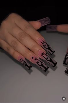 Nail Inspo Graduation, Gel X Nails Black, Heart Nails Black, Nails Black And Pink, 2000 Nail Art, Black And Pink Nails, Black And Nude Nails, Xl Nails, Flame Nails