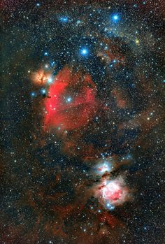 an image of some very pretty stars in the sky with red and blue lights on them