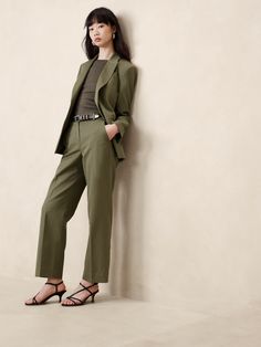 Seahaven Straight Italian Cotton-Linen Pant | Banana Republic Olive Jeans Outfit, Green Outfits For Women, Olive Jeans, Woman In Suit, Cotton Linen Pants, Petite Shorts, Aesthetic Women, Linen Suit, Professional Attire