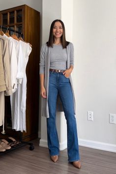 How To Wear Jeans To Work, Business Professional Outfits, Fashion Capsule Wardrobe, Chic Pants, Summer Work Outfits, Foto Poses, Casual Work Outfit, Cardigan Outfits, Quiet Luxury