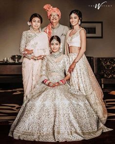 White Bridal Lehenga, Mother Daughter Poses, Mother Daughter Wedding, Indian Wedding Pictures, Indian Bride Photography Poses, Indian Wedding Poses, Family Wedding Photos, Bridal Photography Poses