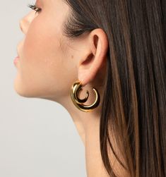 These are lightweight and waterproof! We love these modern hoop earrings for the size and chicness. Style these earrings up for a fun night out or make them an essential part of your daily line up. Modern Hoop Earrings, Abercrombie Girls, Skin Allergies, Zodiac Necklaces, Flower Bracelet, Everyday Jewelry, Gold Hoop, Gold Hoop Earrings, Huggies Earrings