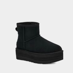 Brand New Ugg Women's Classic Mini Platform Boot Black Size 10 No Box Ugg Classic Mini Platform, Ugg Classic Ultra Mini, Ugg Classic Mini, Black Platform Boots, Sheepskin Boots, Ugg Classic, Hush Puppies, Classic Mini, Ugg Australia