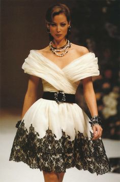 Vintage Runway Fashion, Chanel Dresses, Dior Fashion Show, Christy Turlington