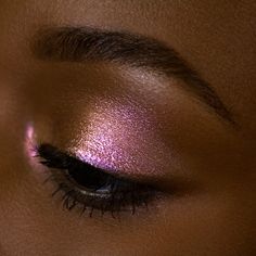 Gold Shimmer Eyeshadow, Make Up Yeux, Maquillage On Fleek, Celestial Sphere, Eye Makeup Designs, Purple Eyeshadow, Shimmer Eyeshadow, Eye Makeup Art, Makeup Pictures