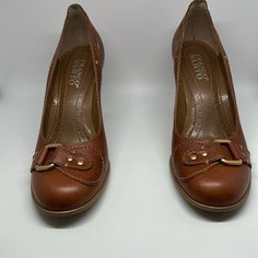 Brown High Heel Dress Shoes Condition: Like New -No Shoe Box Little Nick On Left Shoe And Coloring In Few Stitches In Back Of Right Shoe. Quantity- 1 Pair Size: 7.5m Brand Name: Franco Sarto Brown Almond Toe Court Shoes For Office, Brown Court Shoes With Removable Insole And Almond Toe, Brown Heels With Buckle Closure For Office, Brown Closed Toe Court Shoes With Padded Heel, Fitted Brown Court Shoes With Round Toe, Brown Almond Toe Heels With Heel Tab, Brown Round Toe Court Shoes For Office, Brown Round Toe Heels For Office, Brown Almond Toe Heels With Removable Insole