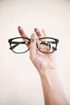 Social Media Marketing Tips from an Online Glasses Retailer That Got It Right – Nicole Starleigh, Author Nail Art Noel, Cheap Glasses, Wardrobe Makeover, Stylish Eyeglasses, Colorful Nail Art, Modern Sunglasses, Trendy Nail Art, Wearing Glasses, Hand Holding