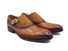 KS886-737 Mocassin simple style fronde avec daim souple sur le trou du pied et médaillon sur la pointe. Coussin supplémentaire sur la semelle pour plus de confort. Dessus en cuir et daim, doublure en cuir. Brown Monk Strap Slip-on Shoes For Semi-formal Occasions, Business Suede Monk Strap Shoes With Rubber Sole, Brown Slip-on Monk Strap Shoes For Semi-formal Occasions, Semi-formal Slip-on Monk Strap Shoes With Wingtip, Semi-formal Slip-on Loafers With Tang Buckle, Semi-formal Slip-on Dress Shoes With Tang Buckle, Suede Wingtip Monk Strap Shoes With Leather Sole, Semi-formal Slip-on Monk Strap Shoes With Leather Footbed, Suede Monk Strap Shoes With Round Toe For Semi-formal