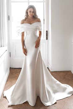 Mermaid Wedding Dress Jacqueline - Olivia Bottega Satin Wedding Dress Simple, Wedding Dresses Simple Elegant, Dress Simple Elegant, Mikado Wedding Dress, Simple Bridal Gowns, Satin Mermaid Wedding Dress, Elegant Bridal Gown, Wedding Dress Fabrics, Wedding Dresses Satin