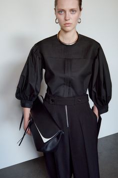 Jil Sander Resort 2021 Collection - Vogue Mode Inspo, 가을 패션, Look At You, Vogue Paris, Cotton Blouses, Jil Sander, Fashion Details, Fashion Collection