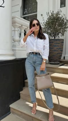 Outfit Ideas Elegant Chic Summer, Formal Shirt With Jeans For Women, Loose Shirts Outfit, Casual Elegant Outfits Spring, Soft Romance Aesthetic Outfits, Monochrome Spring Outfit, Youthful Outfits For Women, Spring Outfits Women 30s Casual Chic, Jeans And Shirt Outfit Woman Classy