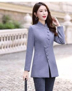 #Winter#WinterOutfits#Fashion2024#SeasonalFashion#WinterTrends#StyleTips#ColdWeatherOutfits#Skirts#Layering#MidiSkirtsIdeas#OutFitIdeas#WinterFashion#WinterOutfitsAesthetic#WinterOutfitsKorean#WinterOutfitsForWomen#ChristmasOutfit Ladies Coat Design Formal, Lawyer Fashion Women, Thai Silk Dresses, Womens Dress Coats, Kids Blouse Designs, Elegant Outfit Classy, Elegant Jacket